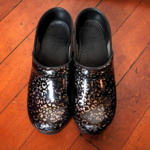 Dansko Clogs size 39 (roughly women's size 8.5)